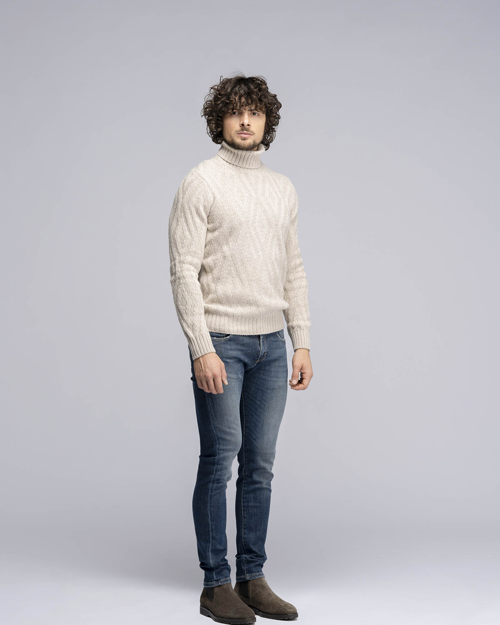 Maglione a collo alto in pura lana
